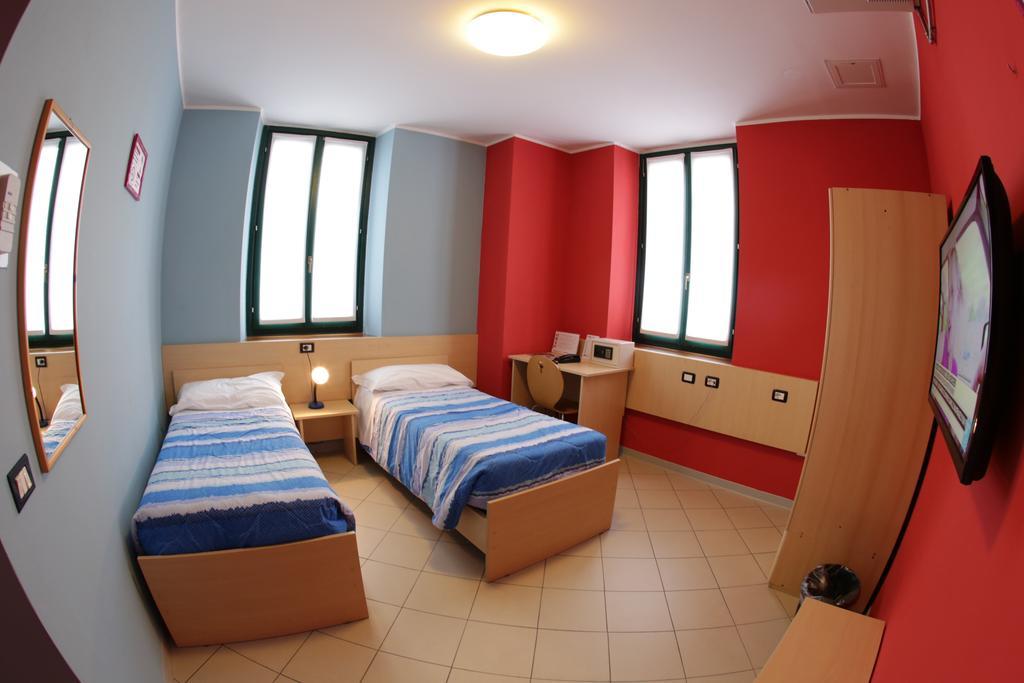 Central Hostel Bg Bergamo Szoba fotó