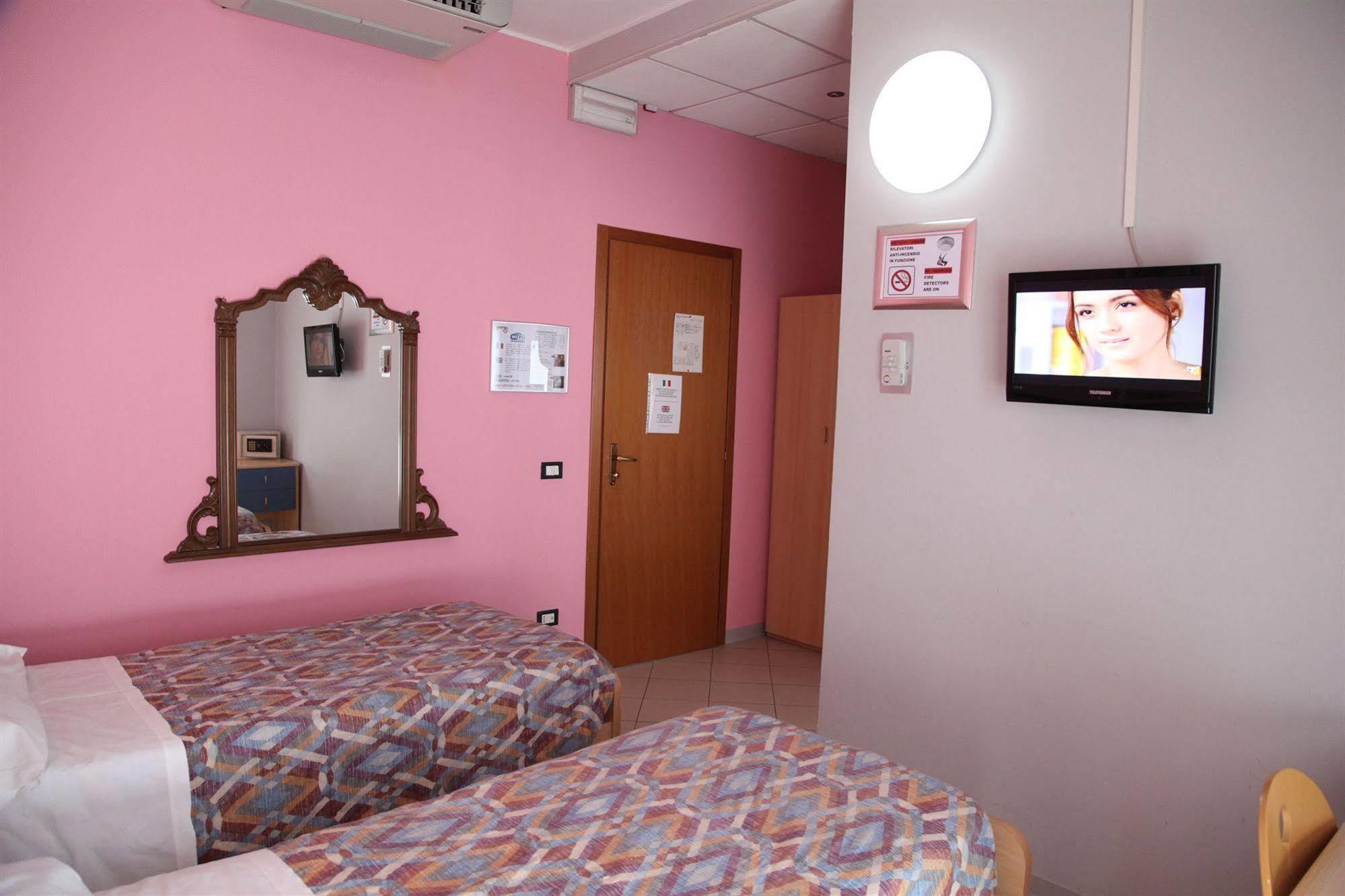 Central Hostel Bg Bergamo Kültér fotó