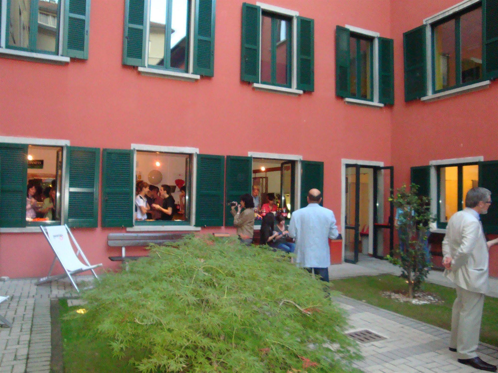 Central Hostel Bg Bergamo Kültér fotó